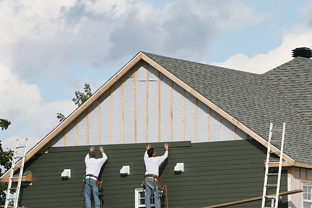 Professional Siding technician working in Olney, IL